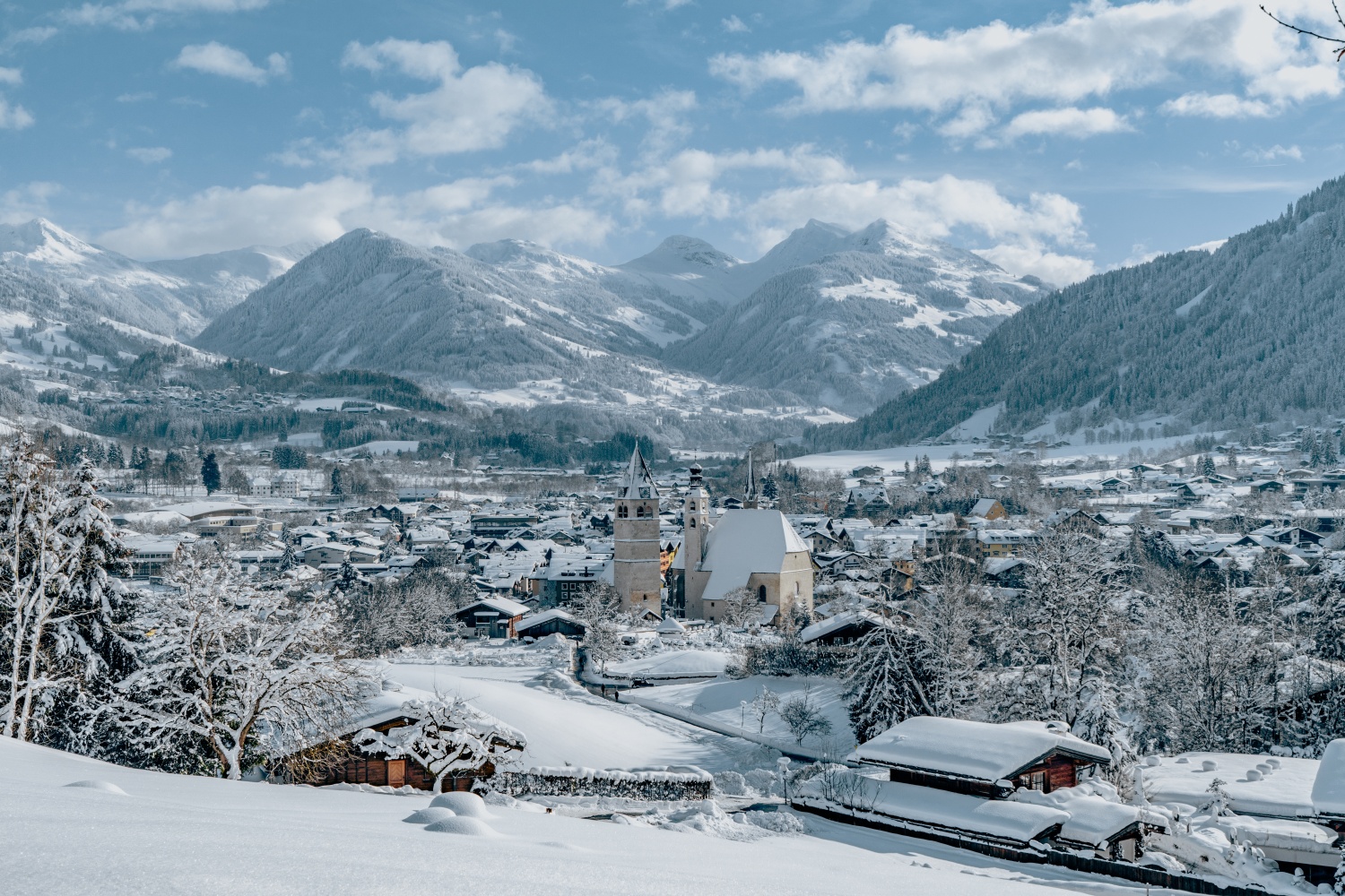 Landschaft Panorama Stadt Kitzbuehel Winter Emotionen CREDIT Kitzbuehel Tourismus