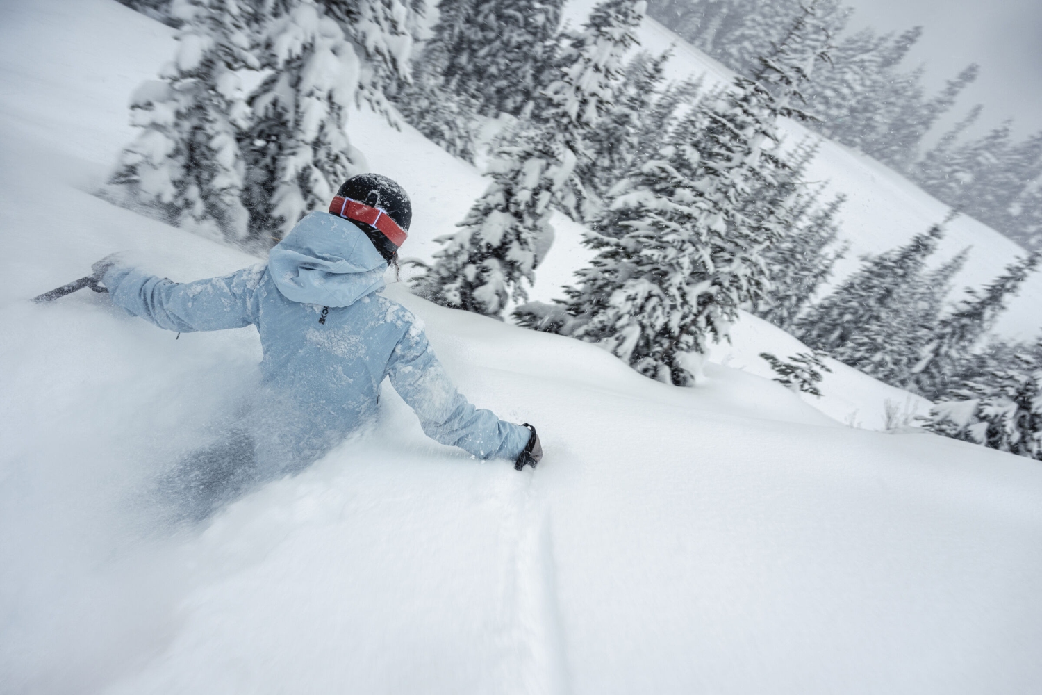 powder-skiing-whistler-canada