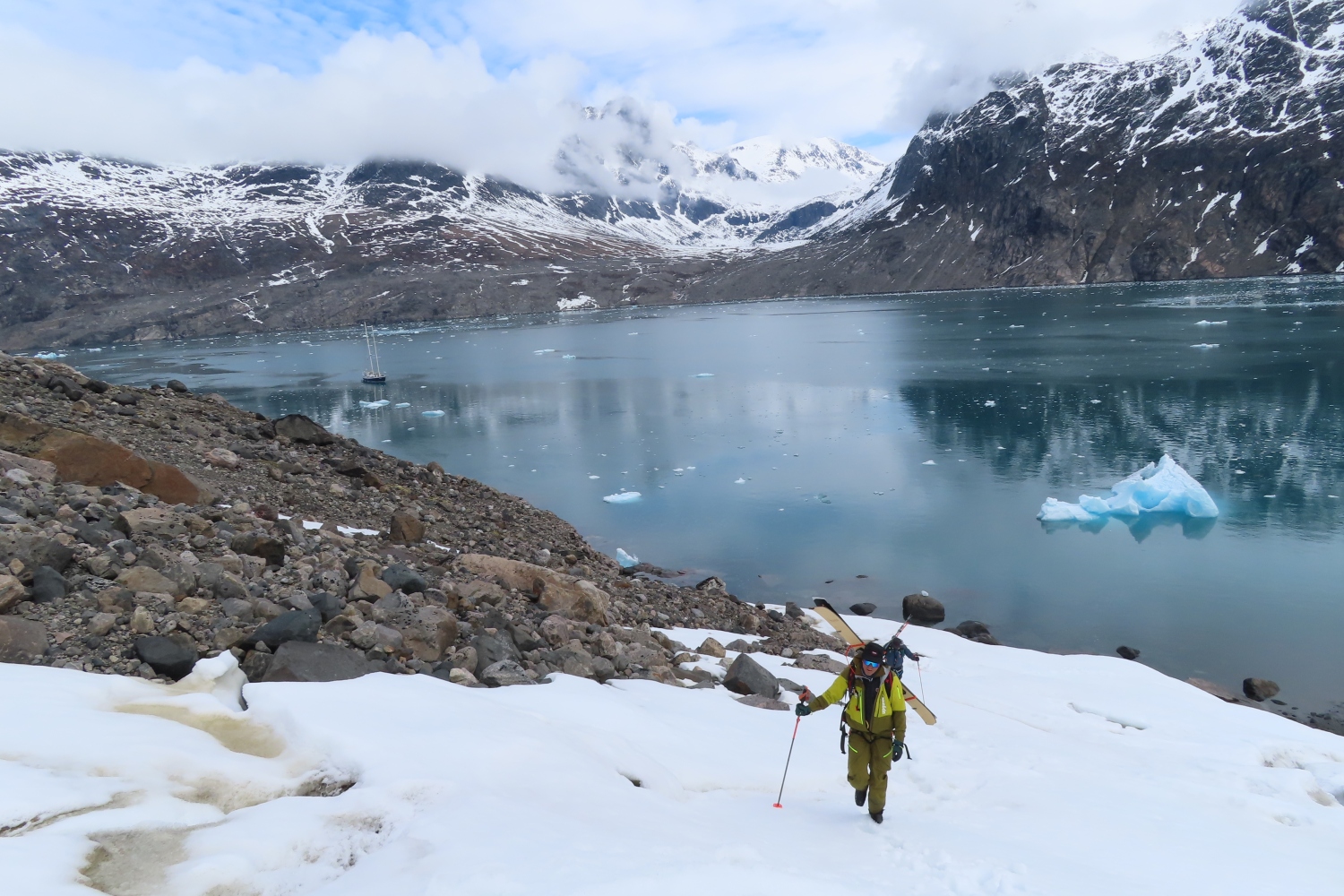 ski-touring-greenland