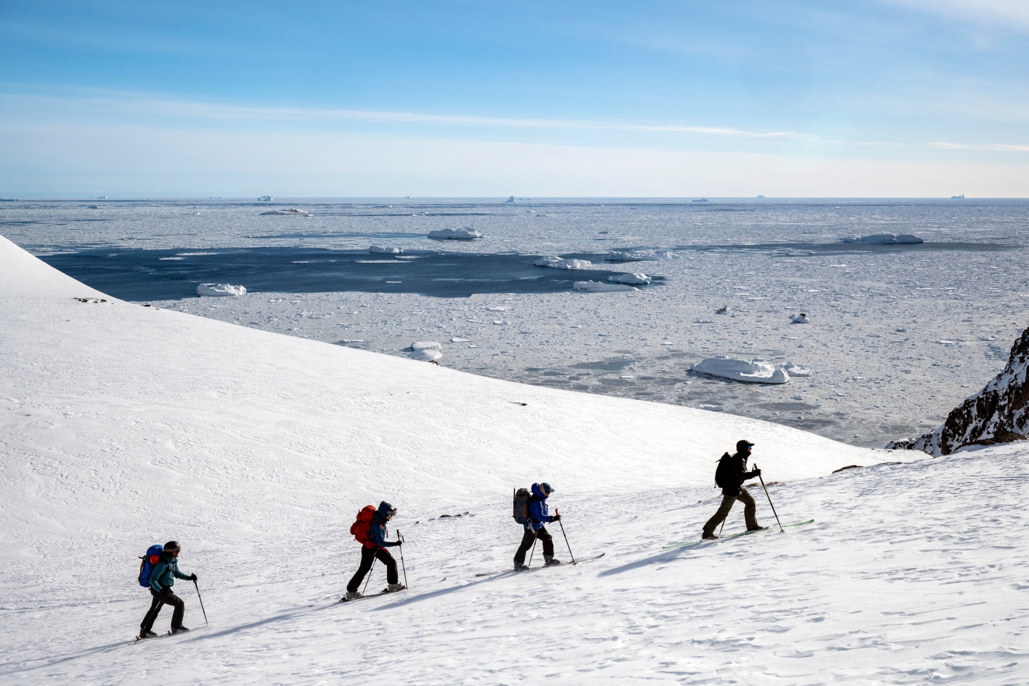 ski-touring-greenland