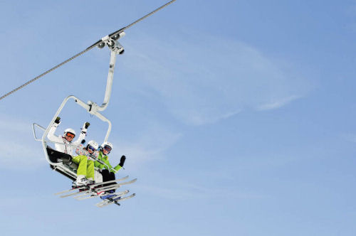 families ski together