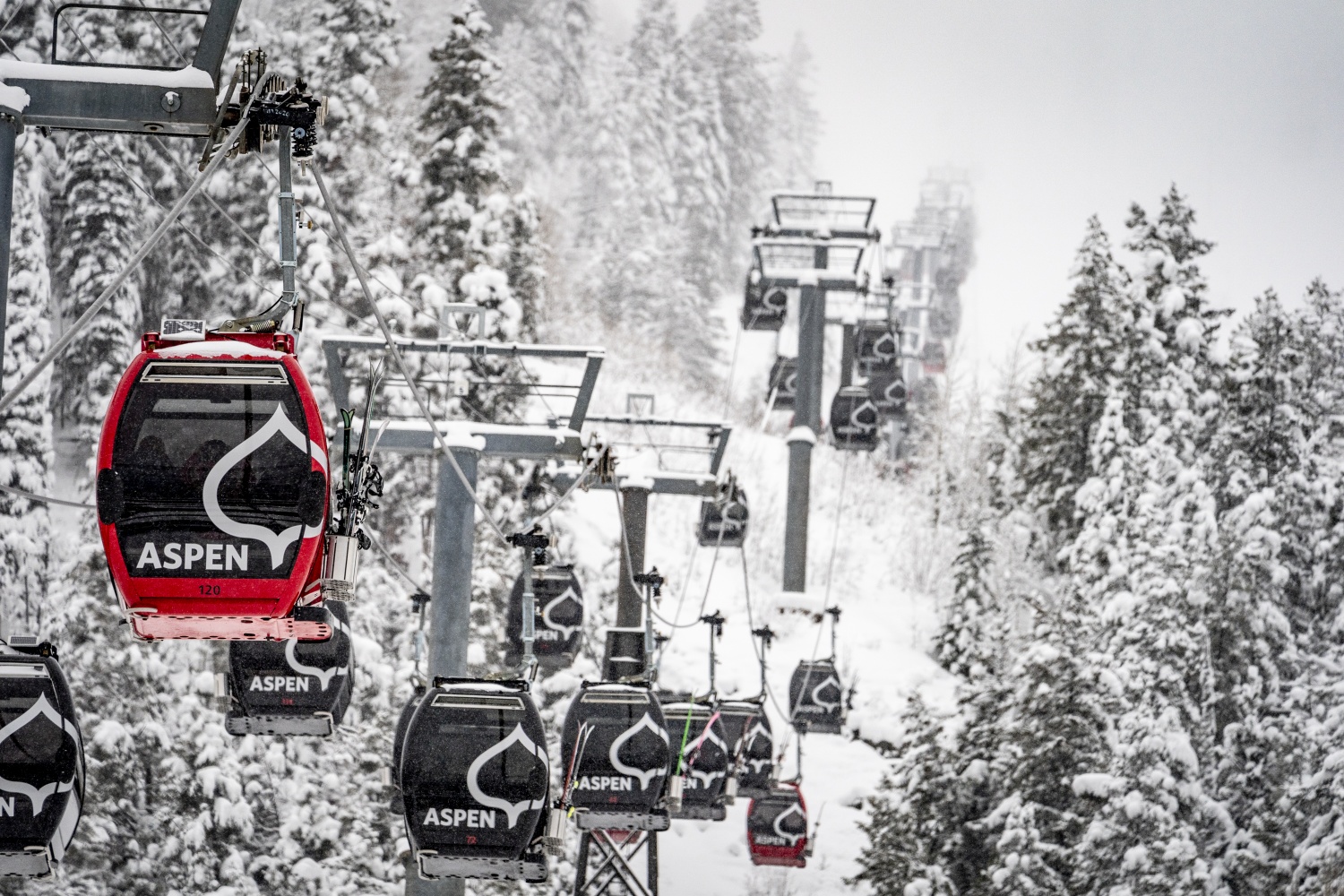 aspen-gondolas-colorado-usa