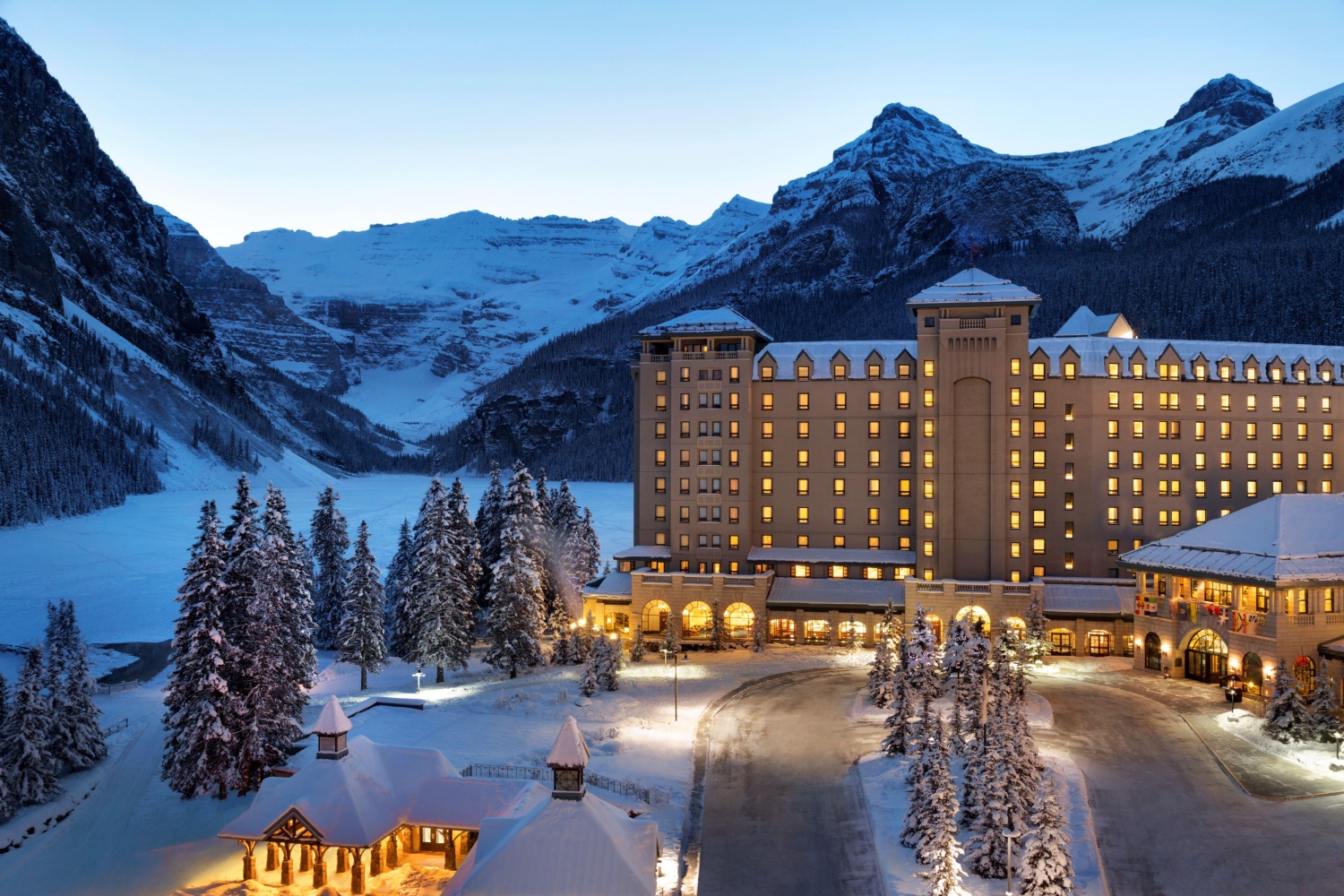 Fairmont-Chateau-Lake-Louise